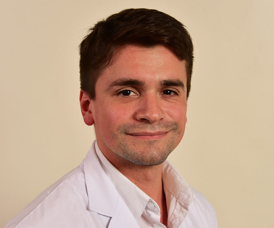 Dr. Leandro Casola